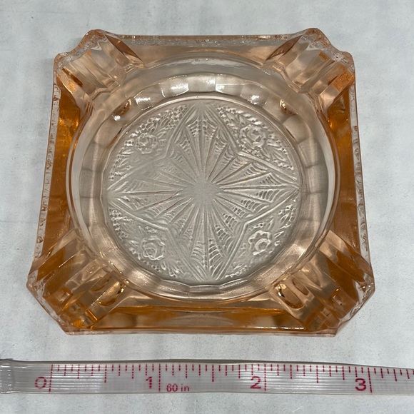 Vintage Depression Pink Pressed Starburst Floral Etching Square Glass Ashtray - Picture 1 of 3